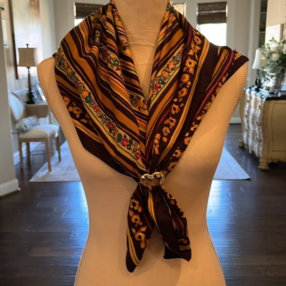 Totes Large Floral Scarf 30” x 30” Square 100% Polyester Made in Italy Floral